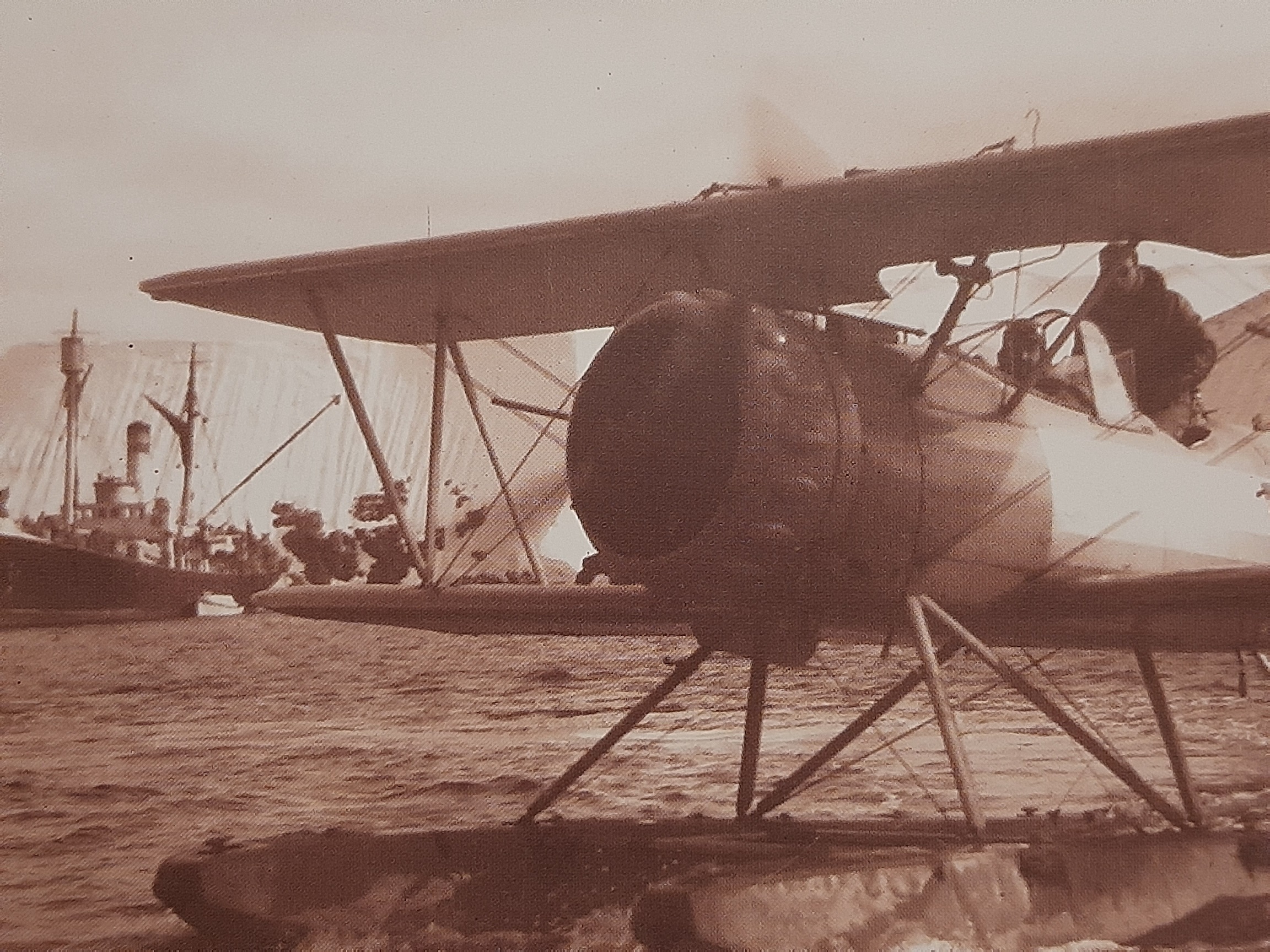 Nuestra Aviacion Naval en la Antartida en la decada del 50