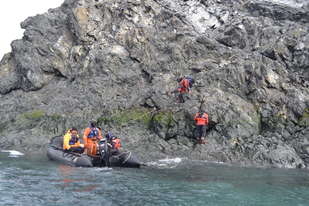 Traslado a Faro Esperanza para su mantenimiento