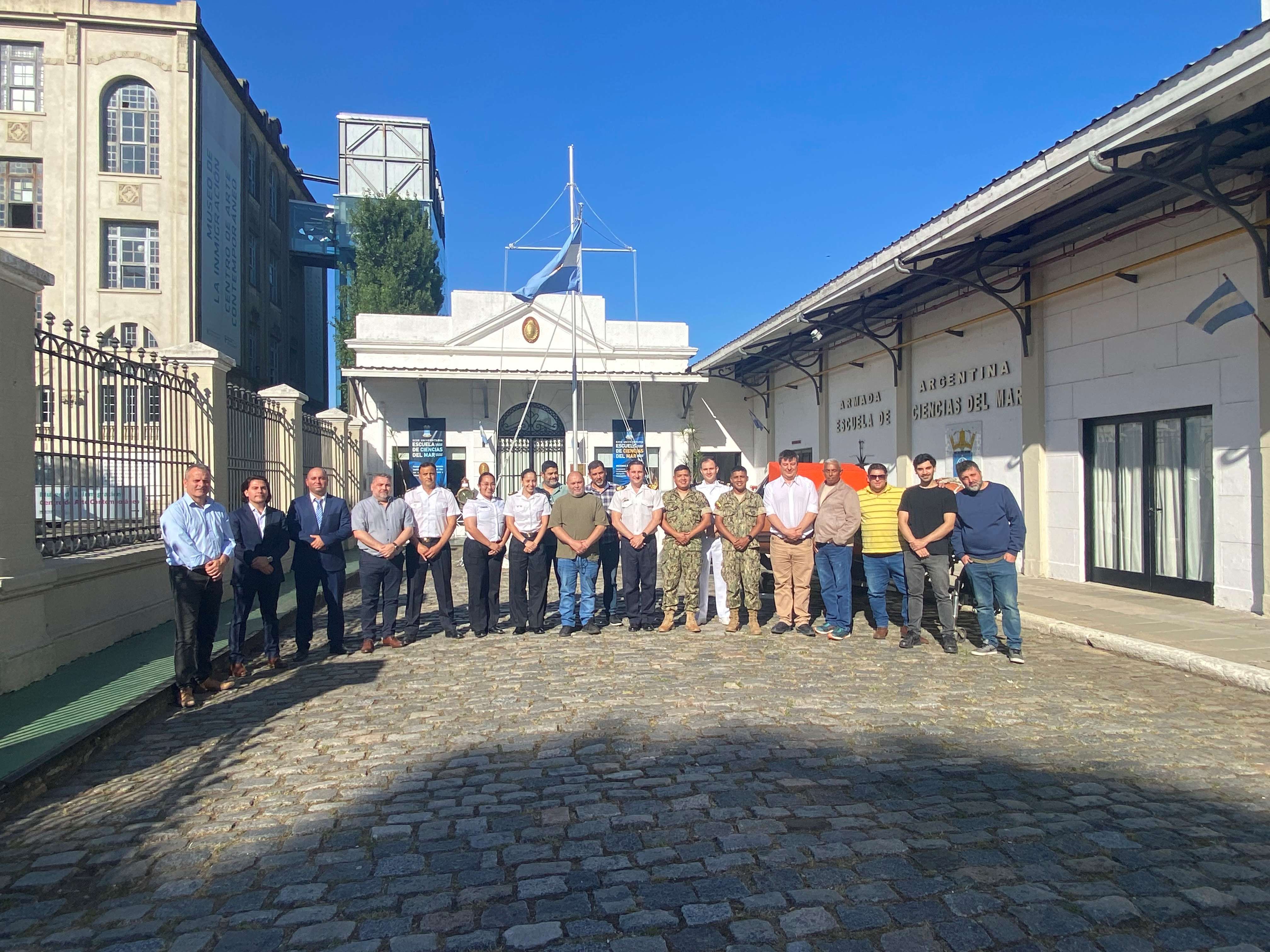 Foto grupal en ESCM.